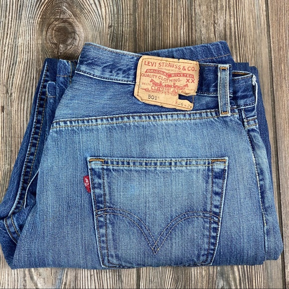 Vintage Levi’s 501 Distressed Denim Jeans 35x28 - Picture 11 of 11